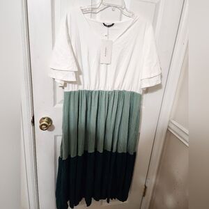 BloomChic Classic Cream V-Neck Blouse